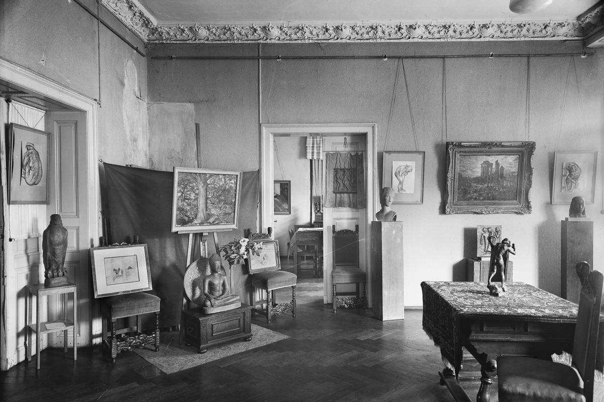 Interior of the private gallery Kunstausstellung Kühl, Dresden, July 1949